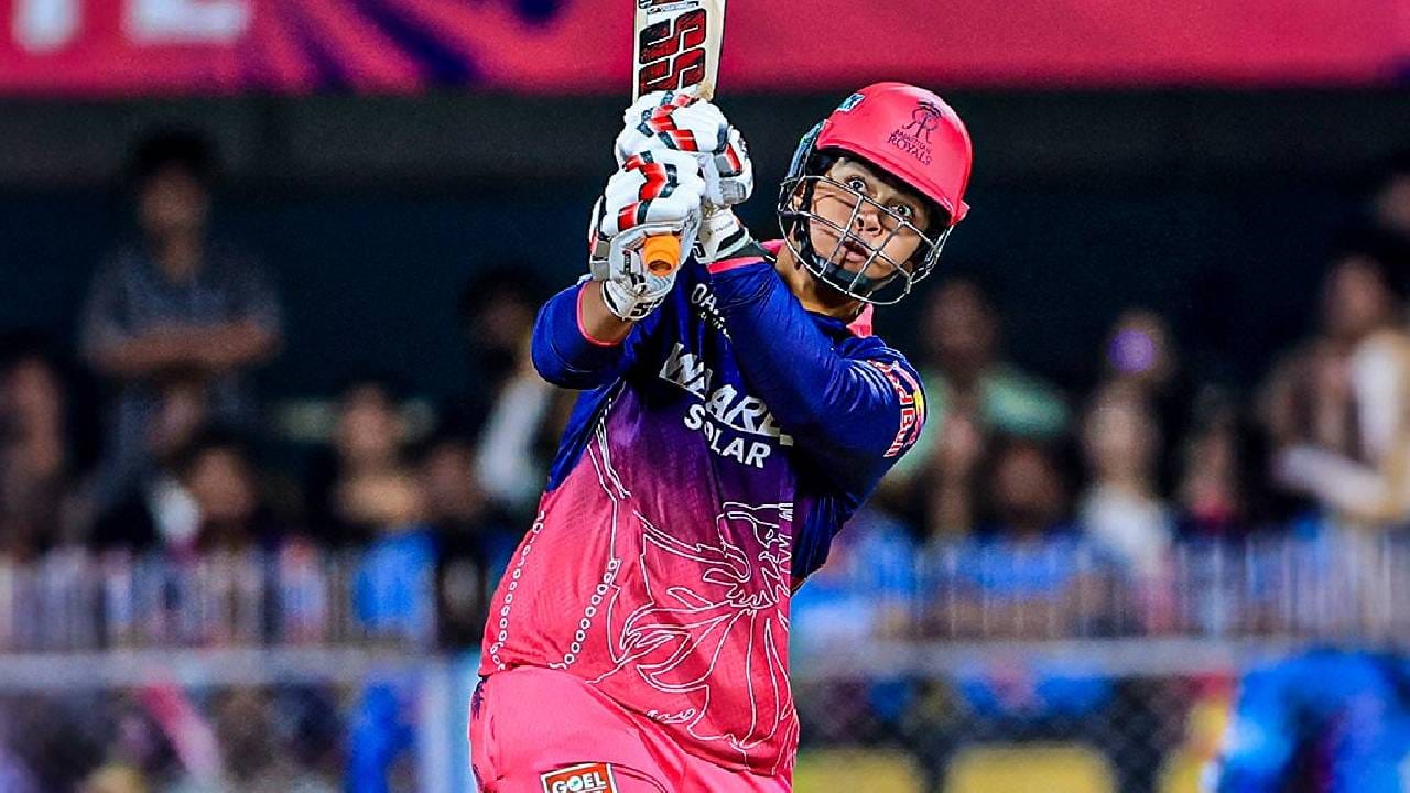 4,4,4,4,6,4,4,4,6,6,6..! वैभव सूर्यवंशीचा आरसीबी गोलंदाजांना दणका, विक्रमी अर्धशतक ठोकलं