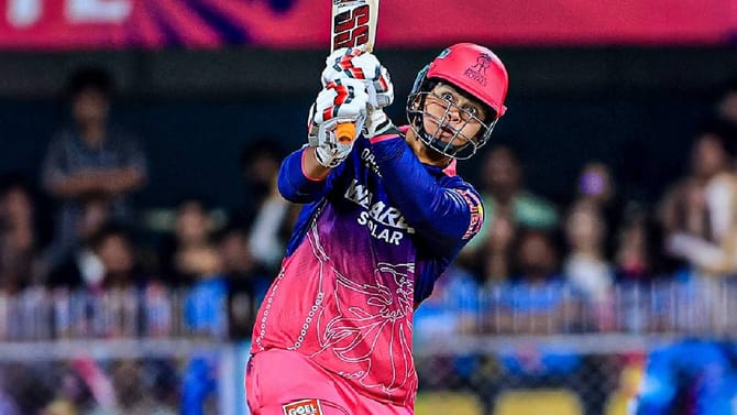 4,4,4,4,6,4,4,4,6,6,6..! वैभव सूर्यवंशीने विक्रमी अर्धशतक ठोकलं