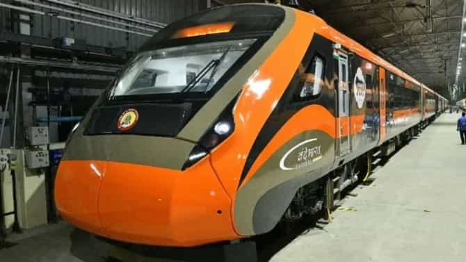 Vande Bharat Express : या मार्गावर धावणाऱ्या वंदेभारत एक्सप्रेसचे डबे आता कायमस्वरुपी १६ वरुन २० होणार, प्रवासी क्षमतेत मोठी वाढ