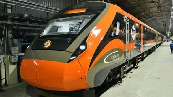 Vande Bharat Express : या मार्गावर धावणाऱ्या वंदेभारत एक्सप्रेसचे डबे आता कायमस्वरुपी १६ वरुन २० होणार, प्रवासी क्षमतेत मोठी वाढ