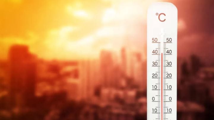 दरम्यान, आता हवामान खात्याच्या अंदाजानुसार पुढील 48 तास खूप महत्त्वाचे असणार आहेत. अवकाळी पावसानंतर आता राज्यात उष्णतेची लाट येण्याची शक्यता आहे. मुंबईसह कोकण किनारपट्टीत तापमानात 2 ते 3 टक्क्यांनी वाढ होण्याची शक्यता आहे.