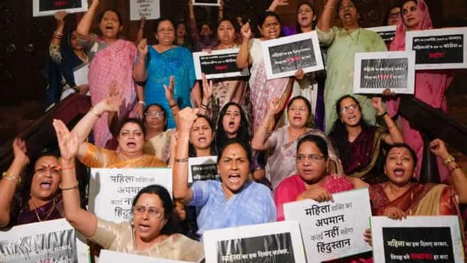 Womens Reservation Bill : मोदी सरकारचं कधी कुठलं विधेयक पडलं नाही, मग महिला आरक्षण बिलाच्या बाबतीत काय गडबड झाली, जाणून घ्या