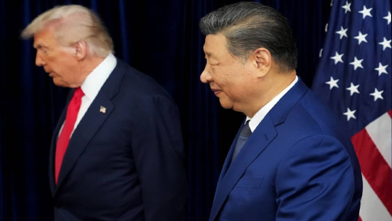 मिसाइल, रडार सिस्टिम, एअर डिफेन्स सिस्टिम सारखी शस्त्र विकसित करण्यासाठी मोठ्या प्रमाणात रेअर अर्थ मटेरियलची गरज लागते. भारत सुद्धा या मटेरियलसाठी चीनवर मोठ्या प्रमाणात अवलंबून आहे. भारताने आता या टेक्नोलॉजीवर काम करत आहे.  (Getty Images)