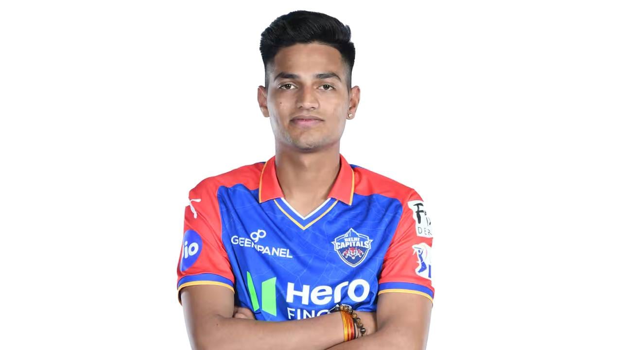 दिल्लीचा टॉप ऑर्डर फलंदाज यश ढुलचं नाव चर्चेत आहे. त्याला आयुषच्या जागी संधी मिळू शकते. दिल्ली प्रीमियर लीग स्पर्धेत त्याने 167हून अधिकच्या सरासरीने  435 धघावा केल्या होत्या. रणजी ट्रॉफीतील 5 सामन्यात 434 धावा केल्या. (Photo: IPL)