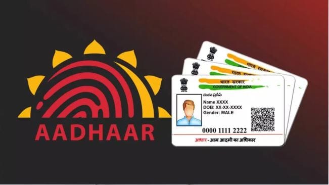 तुम्हाला तुमच्या आधार कार्डवरील फिंगरप्रिंट, आयरीस फोटो अपडेट करायचे असेल तर त्यासाठी 125 रुपये फी द्यावी लागेल. वयाची पाच ते 17 वर्षांपर्यंत Mandatory Biometric Update करण्यासाठी फी द्यावी लागत नाही. परंतु त्यानंतर तुम्हाला ठरवून दिलेल्या नियमानुसार फी द्यावी लागते. 