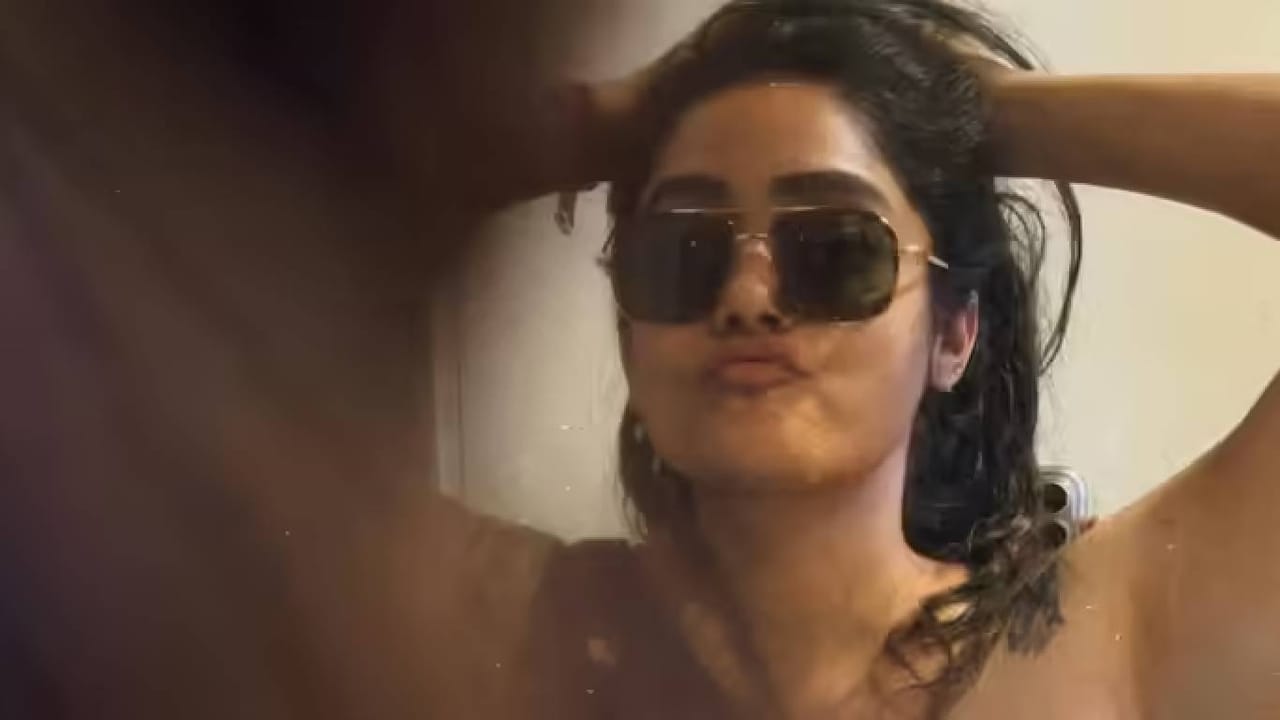 इथे मी निर्वस्त्र व्हायला आले नाही..; सबस्क्राइबर्सना फटकारणारी अभिनेत्री होतेय ट्रेंड, कोण आहे ती? इथे मी निर्वस्त्र व्हायला आले नाही..; सबस्क्राइबर्सना फटकारणारी अभिनेत्री होतेय ट्रेंड, कोण आहे ती?