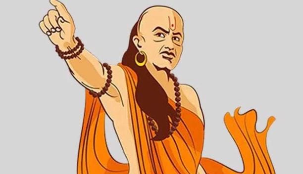 आचार्य चाणक्य यांनी रोजच्या जीवनातील अनेक गोष्टींविषयी मार्गदर्शन केलेले आहे. त्यांनी दिलेल्या संदेशांचे आज पालन केले तर  यशस्वी जीवन जगण्यास मदत होईल. चाणक्य यांनी असे काही संकेत दिलेल आहेत, जे तुमच्या घरात दिसताच तुमचा वाईट काळ सुरू होणार आहे, असे समजाववे. 