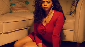 मराठी अभिनेत्रीचा बॉडीकॉन ड्रेसमध्ये हॉट अंदाज, हटके लुक पाहून....