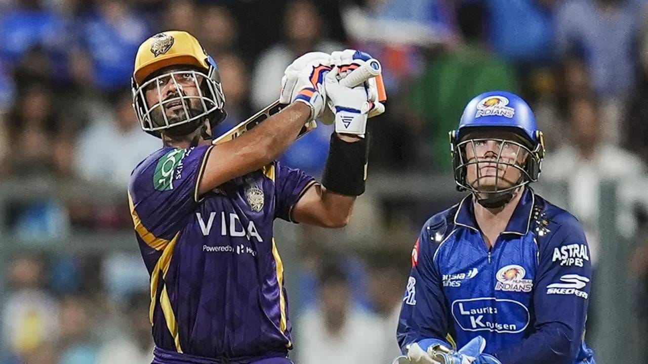 आयपीएल 2026 मध्ये स्लो ओव्हर रेटचा कोलकाता नाइट रायडर्सचा कॅप्टन अजिंक्य रहाणेला सुद्धा फटका बसला. चेन्नई सुपर किंग्स विरुद्ध टीम हरलीच. पण स्लो ओव्हर रेटसाठी 12 लाखाचा दंड ठोठावण्यात आला. आतापर्यंत पाच कॅप्टन्सना 84 लाख रुपयांचा दंड ठोठावण्यात आला आहे. 