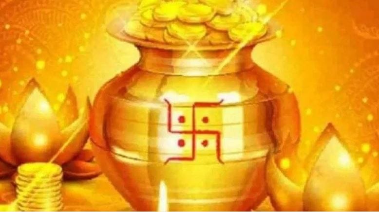 यावेळी 19 एप्रिल 2026 रोजी अक्षय तृतिया आहे. त्यामुळे या दिवशी सोनं खरेदीचा शुभ मुहूर्त कोणता आहे, ते जाणून घेऊ या. या दिवशी सोने खरेदी करण्याचा मुहूर्त 19 एप्रिल रोजी सकाळी 10.49 वाजता सुरू होईल. 