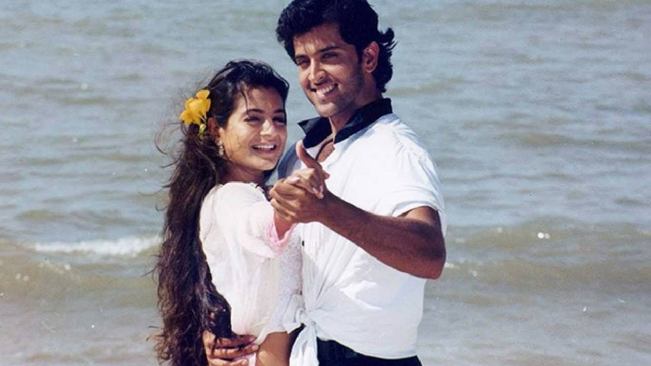 ती सुंदर अभिनेत्री दुसरी तिसरी कोणी नव्हे तर अमिषा पटेल आहे. या सौंदर्यवतीला कोणत्याही वेगळ्या ओळखीची गरज नाही. एके काळी अमिषाने इंडस्ट्रीवर राज्य केले. 'कहो ना प्यार है' या तिच्या पहिल्याच चित्रपटाने ती रातोरात स्टार बनली. बॉलिवूड व्यतिरिक्त तिने तेलुगू चित्रपटसृष्टीतही काम केलं होतं. 