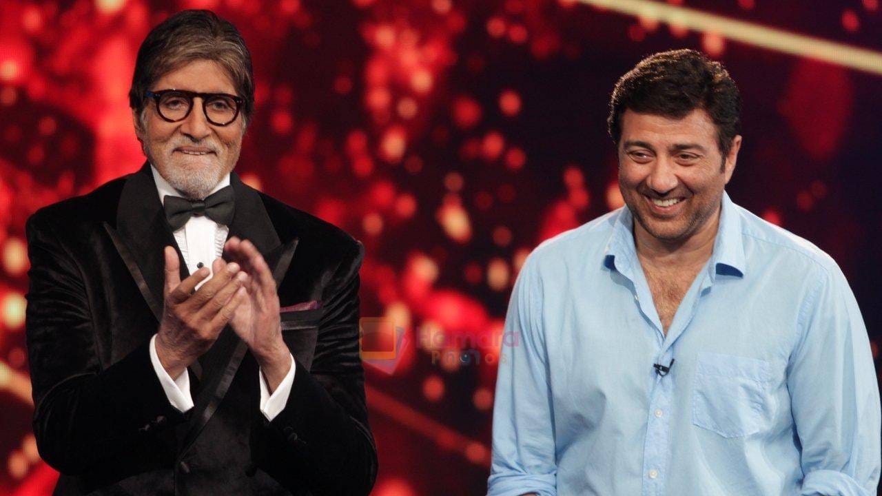 सनी देओलने 1983 मध्ये 'बेताब' या चित्रपटातून बॉलिवूडमध्ये पदार्पण केलं होतं. या चित्रपटात त्याने अमृता सिंहसोबत मुख्य भूमिका साकारली होती. सनीच्या करिअरमधील हा पहिलाच चित्रपट तुफान हिट ठरला होता. तर अमिताभ बच्चन यांनी 1969 मध्ये करिअरची सुरुवात केली होती. या दोघांना 1994 मध्ये एकाच चित्रपट एकत्र काम करण्याची संधी मिळाली होती. 
