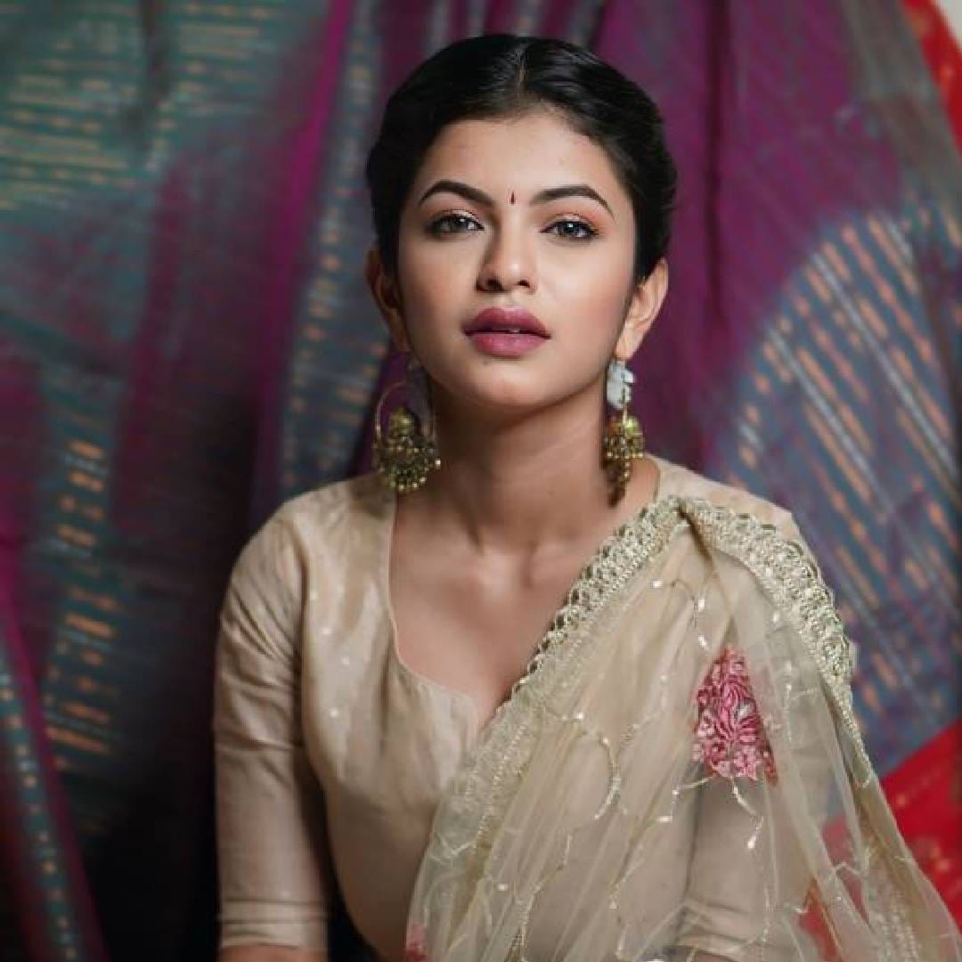 'बिग बॉस मराठी 6'च्या घरात शंभर दिवस पूर्ण करून सोशल मीडिया इन्फ्लुन्सर अनुश्री माने घराबाहेर पडली. टॉप 4 स्पर्धकांबद्दल तिने बाजी मारली होती. मात्र ट्रॉफी जिंकण्यापूर्वीच तिला बिग बॉसच्या घरातून बाहेर पडावं लागलं. अनुश्री या सिझनमधील सर्वांत तगड्या स्पर्धकांपैकी एक होती. 
