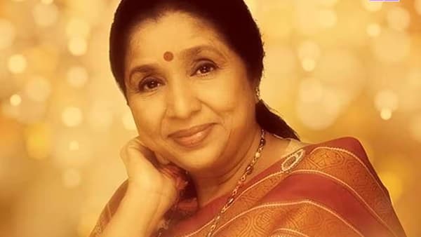 विख्यात गायिका आशा भोसले यांचं काल वयाच्या 92 व्या वर्षी निधन झालं. मुंबईतील ब्रीच कँडी रुग्णालयात त्यांनी अखेरचा श्वास घेतला. मल्टी ऑर्गन फेल्युअरमुळे त्यांचं निधन झाल्याचं डॉक्टरांनी सांगितलं. आशा भोसले यांच्या निधनाने संपूर्ण देशाला धक्का बसला असून चित्रपट आणि संगीत क्षेत्र शोकसागरात बुडाले आहे. चाहते आणि सेलिब्रिटींनी सोशल मीडियावर या महान गायिकेला भावपूर्ण श्रद्धांजली वाहिली.