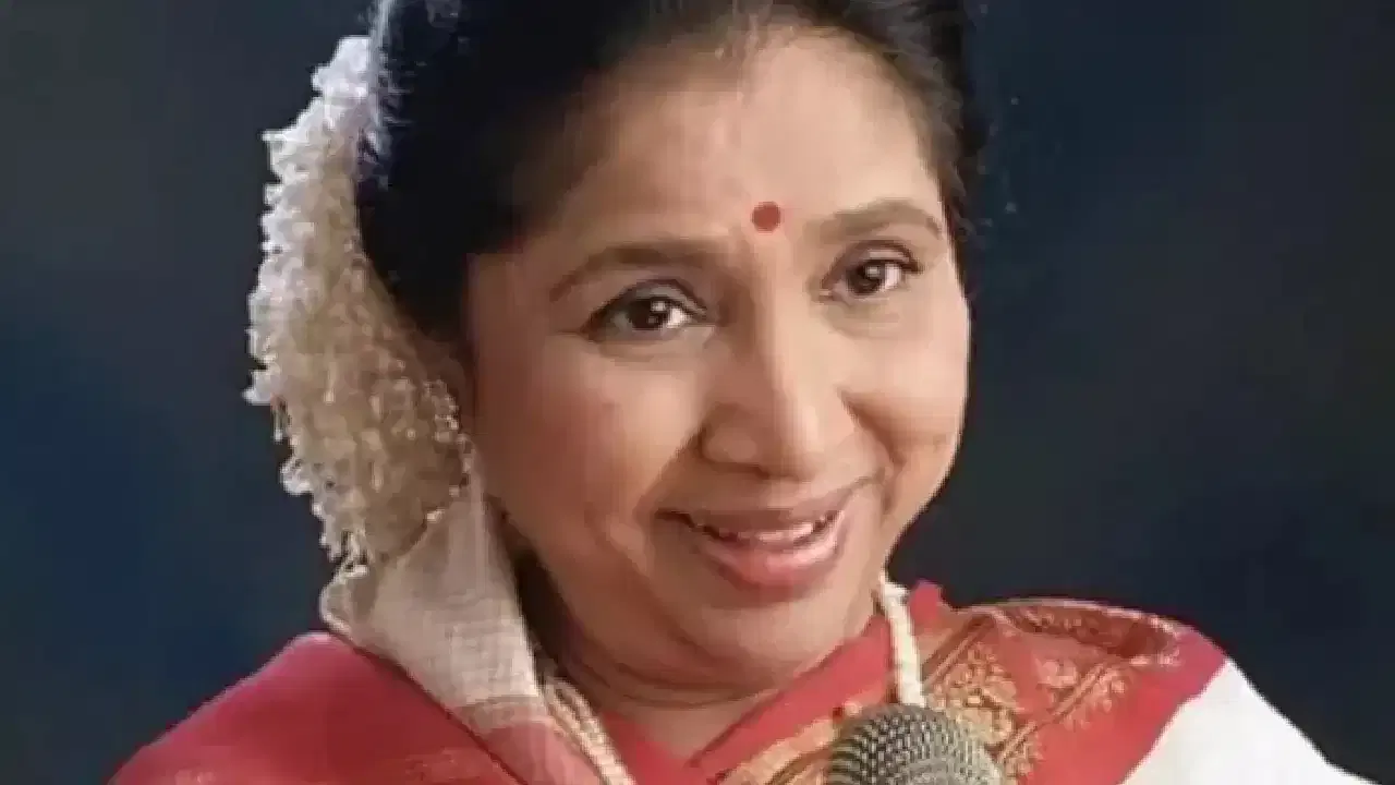 या वादग्रस्त गाण्यासाठी आशा भोसले यांना ‘सर्वोत्कृष्ट पार्श्वगायिका’ पुरस्काराने सन्मानित करण्यात आलं होतं. चित्रीकरणादरम्यान झीनत अमानने इतका हुक्का ओढला होता की, तिला नीट चालताही येत नव्हतं, अशी कबुली स्वतः अभिनेत्रीने एका मुलाखतीत दिली होती. आजही हे गाणं आपल्या बोल्ड म्युझिक, धमाकेदार बीट आणि आशा भोसलेंच्या जबरदस्त गायकीमुळे पार्टी, लग्न आणि रेट्रो प्लेलिस्टचा अविभाज्य भाग आहे.