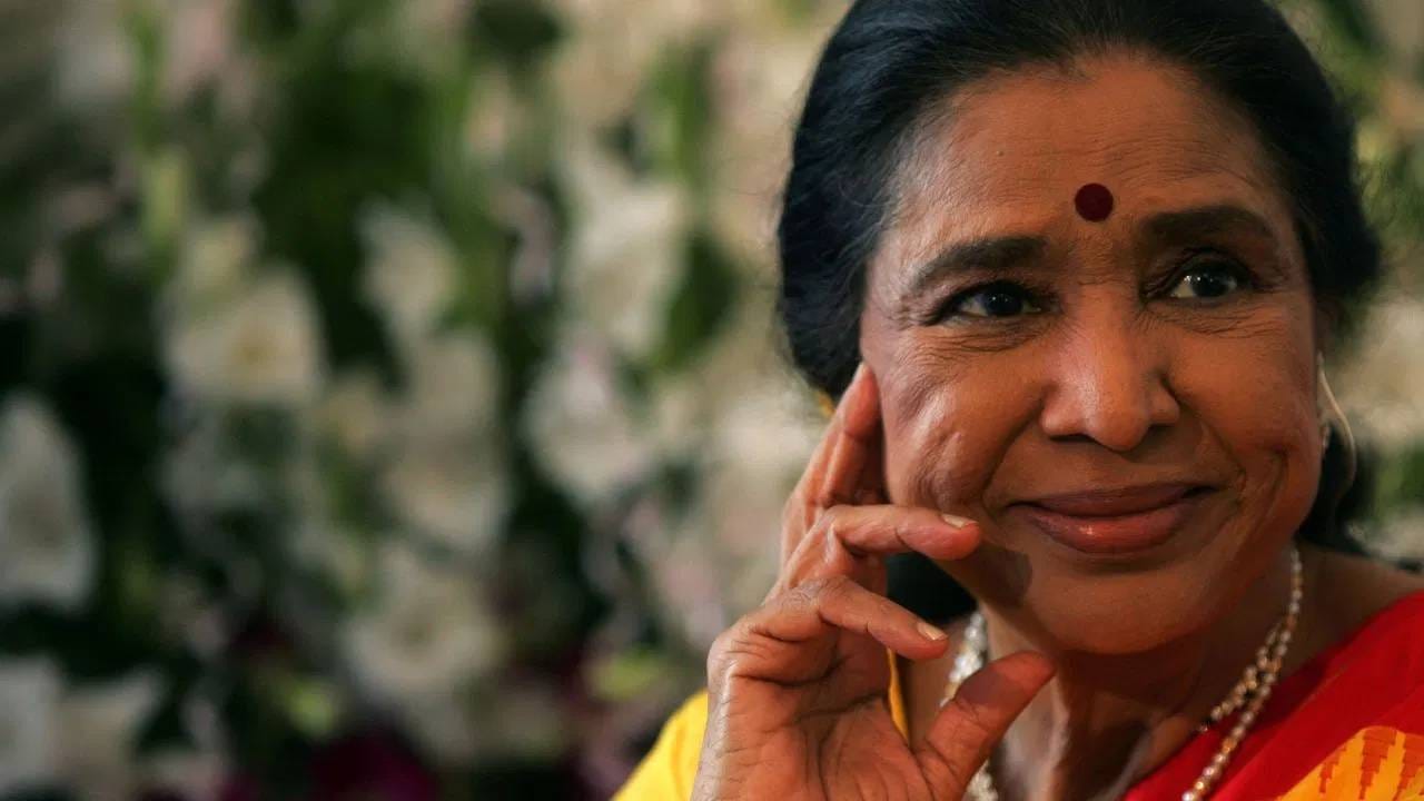 आशा भोसले यांनी त्या संगीत दिग्दर्शकासोबत 1995 साली आलेल्या 'रंगीला रे' चित्रपटापासून काम करायला सुरुवात केली. त्यानंतर 'तन्हा-तन्हा' आणि 'कही आग लगे लग जावे' अशी हिट गाणी दिली. दोघांची जोडी प्रेक्षकांना खूप आवडली.