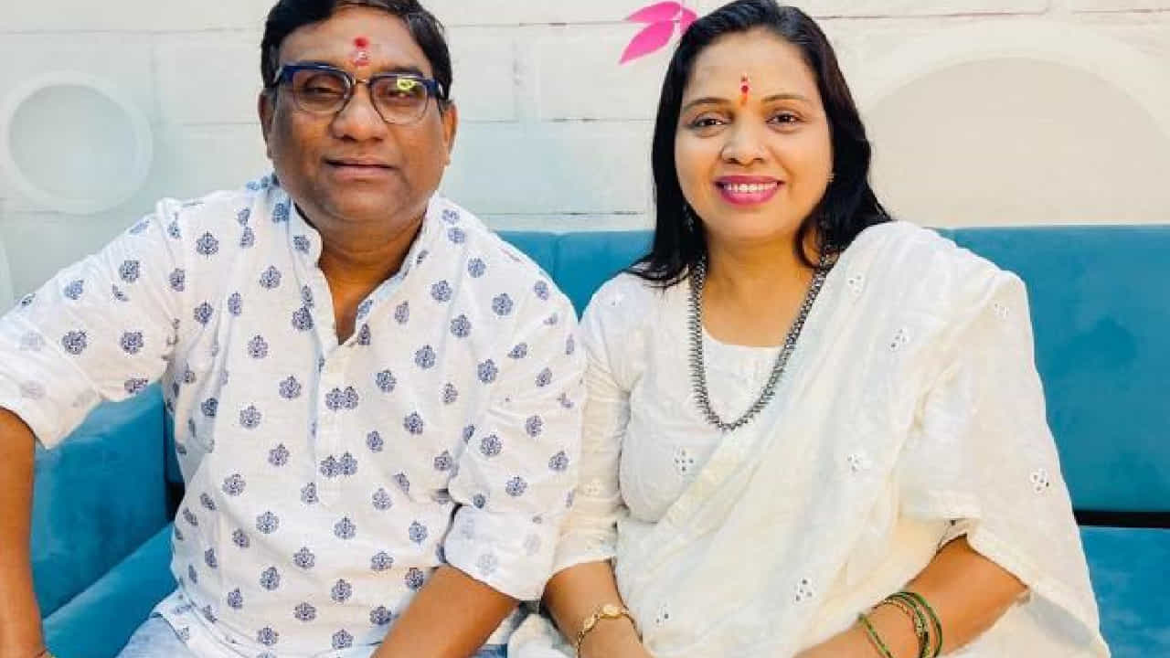 मराठी मनोरंजनविश्वातील लोकप्रिय विनोदी अभिनेता भाऊ कदम यांनी आपल्या भन्नाट अभिनयाने आणि टायमिंगने प्रेक्षकांच्या मनात खास स्थान निर्माण केले आहे. ‘फू बाई फू’ आणि ‘चला हवा येऊ द्या’ या कार्यक्रमांमुळे तो घराघरात पोहोचला.