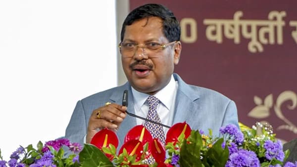 यापुढे बाबासाहेबांचे नाव घेऊ नका, कुणी दिला माजी सरन्यायाधीश भूषण गवई यांना सल्ला?