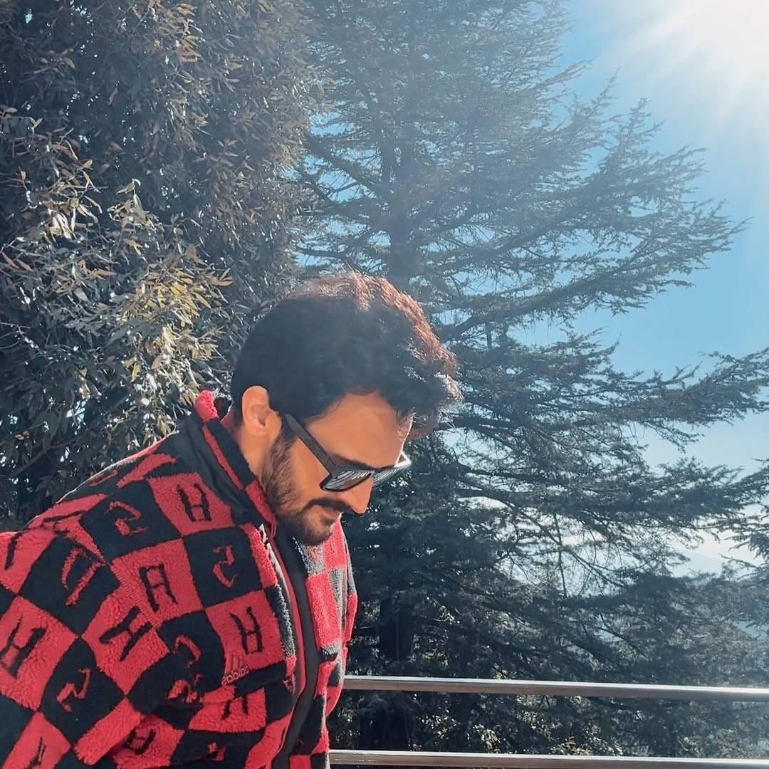 'तुमच्यापैकी अनेकांनी मला अगदी मनापासून, आपुलकीने शुभेच्छा दिल्या.. त्या मी मनात जपून ठेवणार आहे. आणि खरं सांगायचं तर, तुम्ही ज्या आनंदाने आणि उत्साहाने प्रतिक्रिया दिल्यात.. तसाच आनंद आणि प्रतिक्रिया मी अनेक वर्षांपासून माझ्या एखाद्या चित्रपटासाठी अनुभवायची वाट पाहत होतो', असं त्याने लिहिलंय. 
