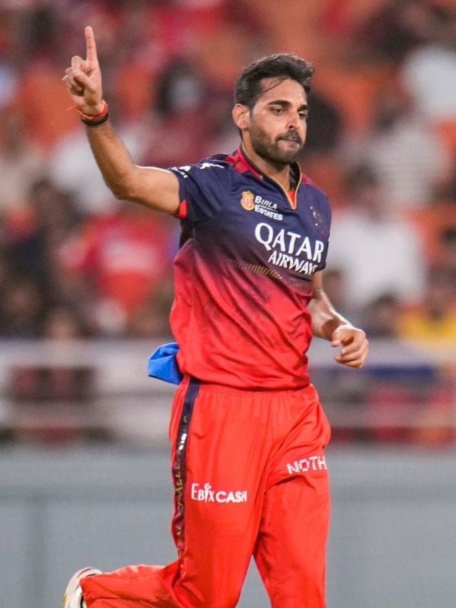 भुवनेश्वर कुमारचं ऐतिहासिक द्विशतक, आयपीएल स्पर्धेत अशी कामगिरी करणारा पहिलाच गोलंदाज