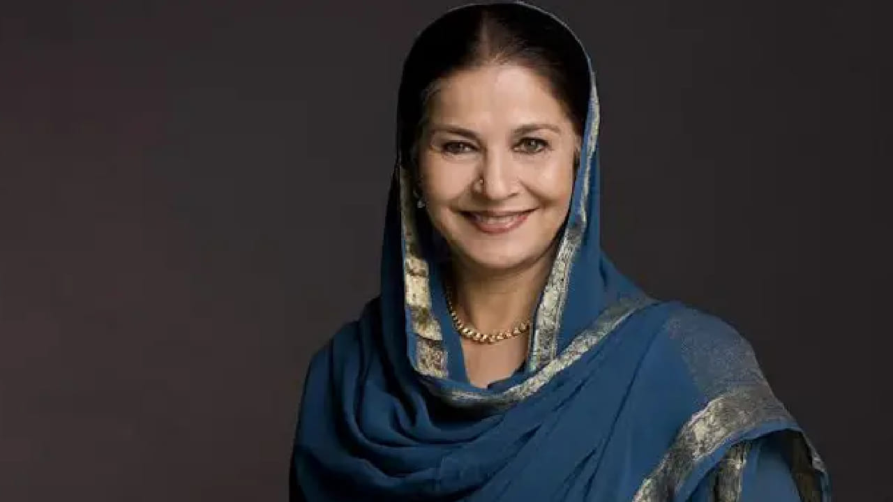 सुहासिनी मुले यांनी सुमारे 30 वर्षांनंतर पुन्हा बॉलिवूडमध्ये कमबॅक केलं गुलजार यांच्या हु तू तू या चित्रपटातून. या भूमिकेसाठी त्यांना सर्वोत्कृष्ट सहाय्यक अभिनेत्रीचा राष्ट्रीय पुरस्कार मिळाला.