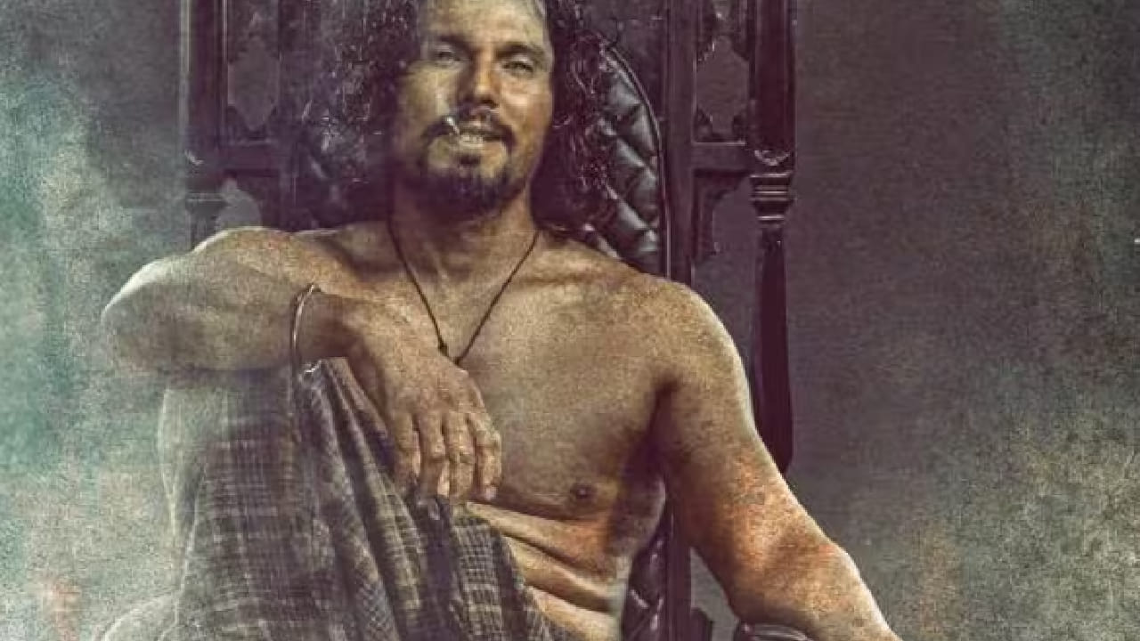 बॉलिवूडमध्ये बहुतांश वेळा चित्रपटाचा केंद्रबिंदू हा हिरो असतो पण काही वेळा खलनायकच संपूर्ण चित्रपटावर छाप पाडतो. आपल्या जबरदस्त अभिनय, धडकी भरवणाऱ्या शैली आणि प्रभावी स्क्रीन प्रेझेन्समुळे काही कलाकारांनी अशी खलनायकी भूमिका साकारली की प्रेक्षक त्यांच्याकडून नजर हटवू शकले नाहीत.