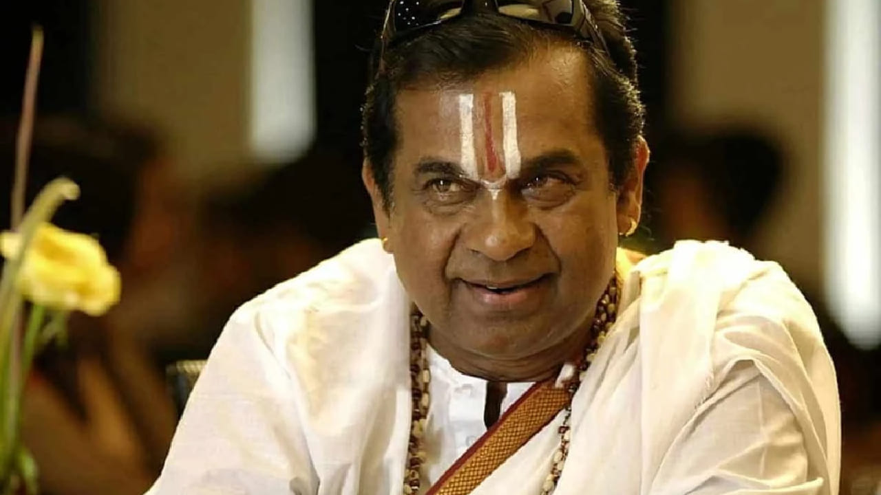 ब्रह्मानंदम हे केवळ एक कॉमेडियन नाहीत तर ते एक विक्रमवीरही आहेत. त्यांनी 1000 हून अधिक चित्रपटांमध्ये काम केलं आहे. याच कामगिरीमुळे त्यांचं नाव Guinness World Records मध्येही नोंदवलं गेलं आहे. एवढ्या मोठ्या प्रमाणात चित्रपटांमध्ये सातत्याने प्रेक्षकांचं मनोरंजन करणं हे खरोखरच अवघड काम आहे.