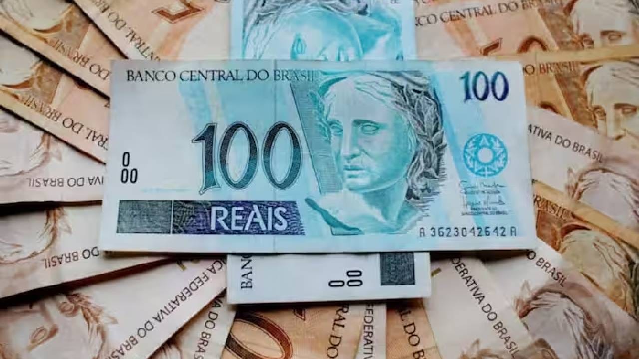 ब्राझील या देशाची नोट ब्राझील रिअल (Brazilian Real) ही सर्वात सुंदर नोटांमध्ये टॉपवर आहे. या नोटेच्या एका बाजूला 'एफ़ीगी दा रिपब्लिका' छापलेली आहे. तर दुसर्‍या बाजूला सोनेरी वाघ आणि इतर प्राणी छापण्यात आलेला आहे. 