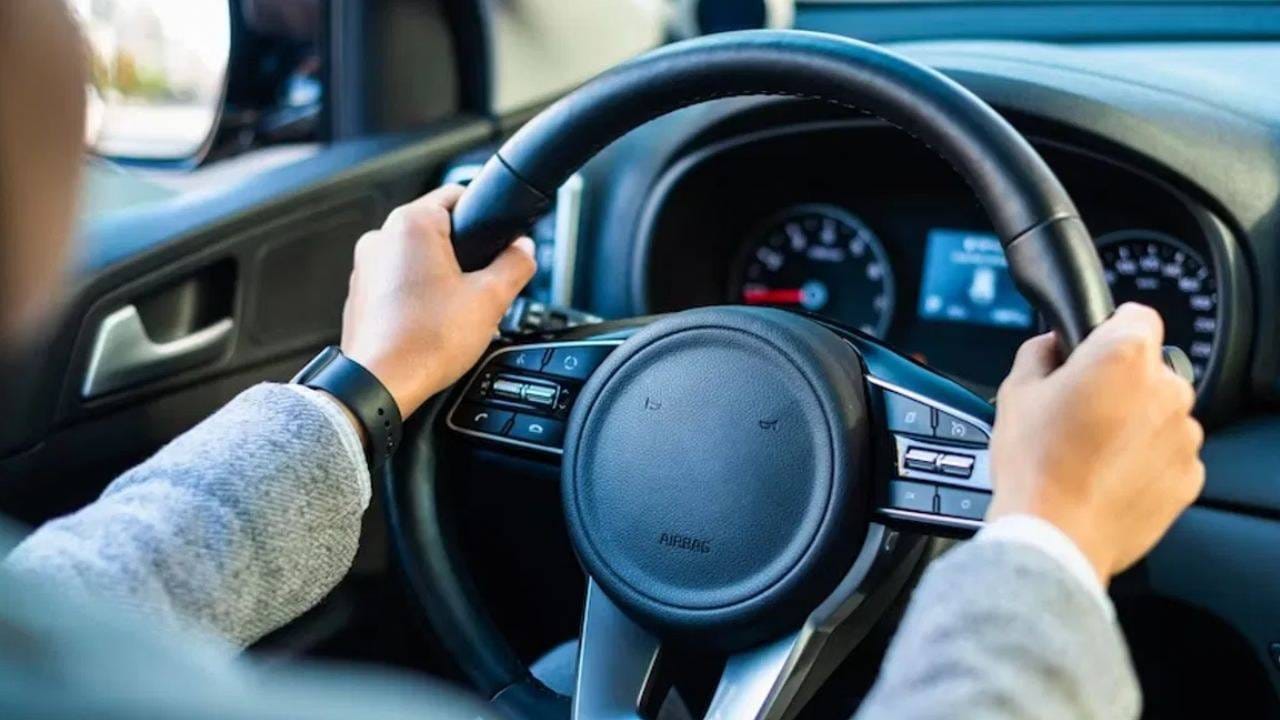 ड्रायव्हिंग शिकताय? ‘या’ 5 गोष्टी लक्षात ठेवा, काही मिनिटांतच बनून जाल ‘प्रो’ ड्रायव्हर