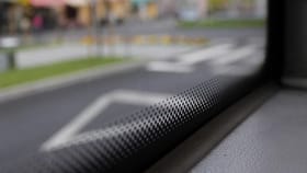 तुमच्या कारच्या काचेवर काळे ठिपके का असतात? आजच अर्थ समजून घ्या.