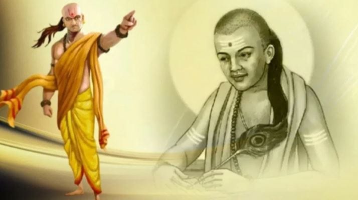 शब्द हे दुधारी शस्त्र आहे. एखादे वाक्य बोलल्यावर जेवढा परिणाम पडतो, तेवढाच परिणाम एखादे वाक्य न बोलण्याने पडत असतो. म्हणूनच कुठे काय बोलावे याची माहिती असणे खूप गरजेचे आहे, असे म्हटले जाते. आचार्य चाणक्य यांनी कुठे बोलणे टाळावे, याबाबत महत्त्वाच्या काही गोष्टी सांगितलेल्या आहेत. 