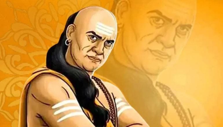 परंतु चाणक्य नीतीमध्ये यशस्वी आयुष्य जगण्याबाबत काही गोष्टी सांगितलेल्या आहेत. विशेष म्हणजे गाढवाचे काही गुण माणसामध्ये असतील तर त्यांना आयुष्य जगाताना कधीच अडचण येणार नाही, असे चाणक्य नीती सांगते. गाढवाचे हे गुण नेमके काय आहेत? ते जाणून घेऊ या.. 