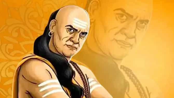 Chanakya Niti : या पाच ठिकाणी कधीच बोलू नका, गप्प बसण्यातच शहाणपण