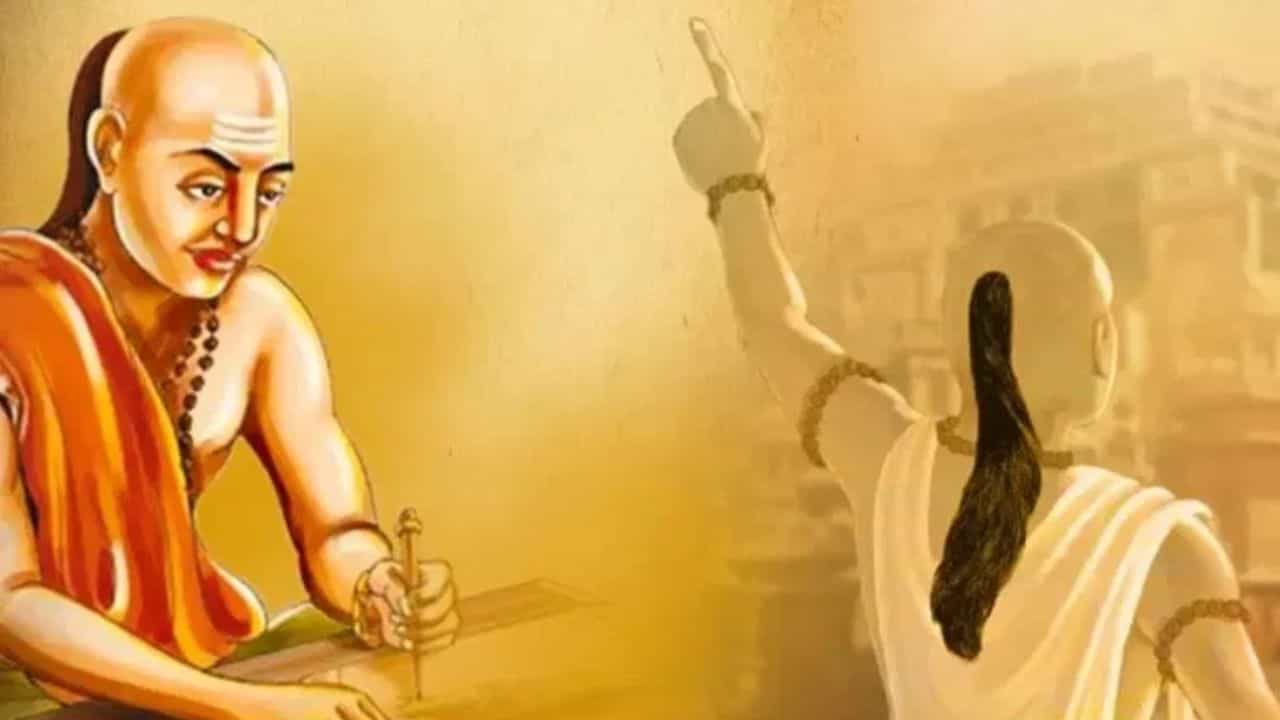 Chanakya Niti : चाणक्यांचा या पाच गोष्टी लक्षात ठेवा, आयुष्यात कोणीच तुमचा पराभव करू शकणार नाही