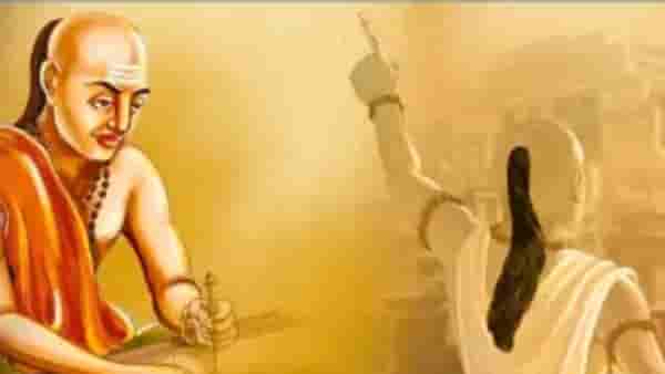 Chanakya Niti : या चार चुकांमुळे आयुष्यात होतं फार मोठं नुकसान, चाणक्यांच्या या सल्ल्याकडे दुर्लक्ष नको