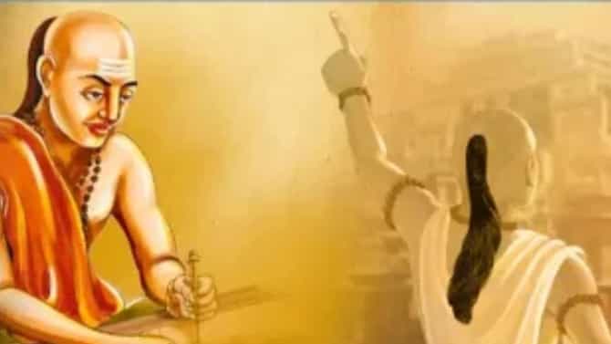 Chanakya Niti : या चार चुकांमुळे आयुष्यात होतं फार मोठं नुकसान, चाणक्यांच्या या सल्ल्याकडे दुर्लक्ष नको