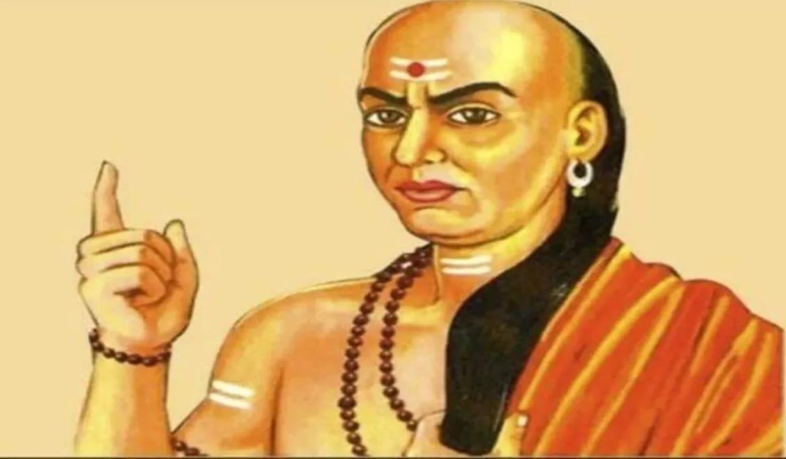 Chanakya Niti : जीवनात ‘या’ 9 चांगल्या सवयी अंगीकारा, संपत्तीची कधीच भासणार नाही कमतरता