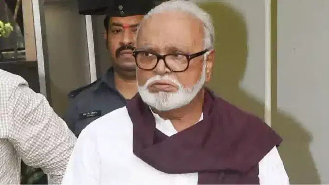 छगन भुजबळ अपघातातून थोडक्यात बचावले, पायलटची मोठी चूक, हेलिकॉप्टर हेलिपॅडवर लँड न करता...