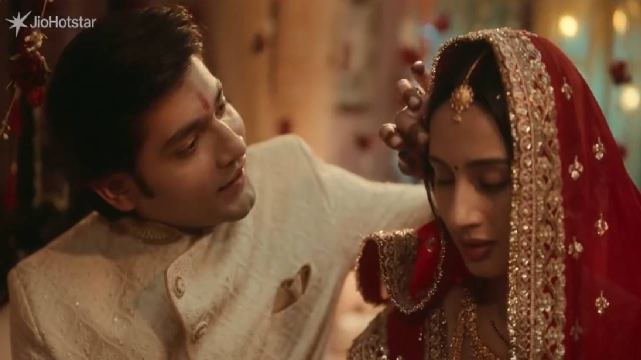 मार्च 2026 मध्ये जियो हॉटस्टार या ओटीटी प्लॅटफॉर्मवर 'चिरैया' ही वेब सीरिज प्रेक्षकांच्या भेटीला आली. दमदार कथानकामुळे अवघ्या काही दिवसांतच ही सीरिज सोशल मीडियावर चर्चेत आली आणि ओटीटीवर ट्रेंड होऊ लागली. या चित्रपटाशी संबंधित बरेच रील्स आणि पोस्ट सोशल मीडियावर पहायला मिळत आहेत. 
