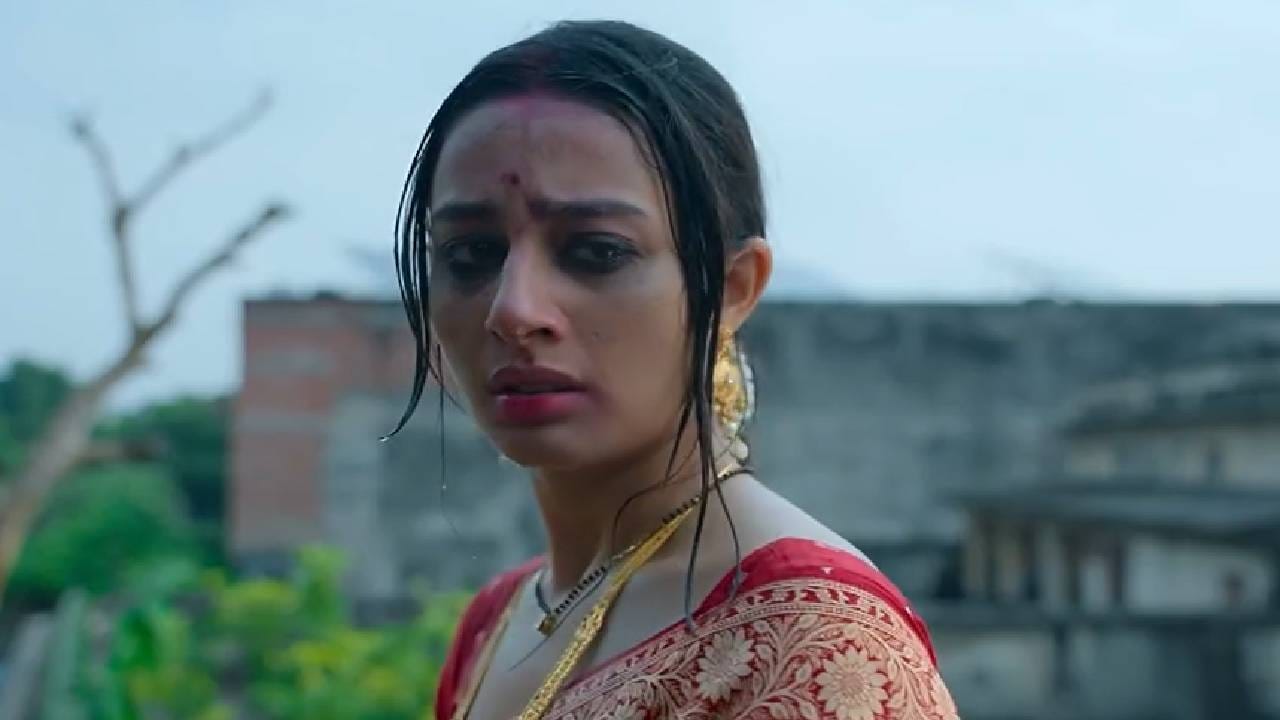 दीर अरुणला (सिद्धार्थ शॉ) तिने तिच्या मुलासारखं सांभाळलं आहे. या आनंदी कुटुंबात अरुणच्या लग्नानंतर भूकंप येतो, जेव्हा त्याची पत्नी पूजा (प्रसन्ना बिष्ट) पतीवर म्हणजेच अरुणवर बलात्कार केल्याचा आरोप करते. या सीरिजमध्ये अरुणची भूमिका साकारलेल्या अभिनेत्याविषयी सोशल मीडियावर बरीच चर्चा होत आहे. 
