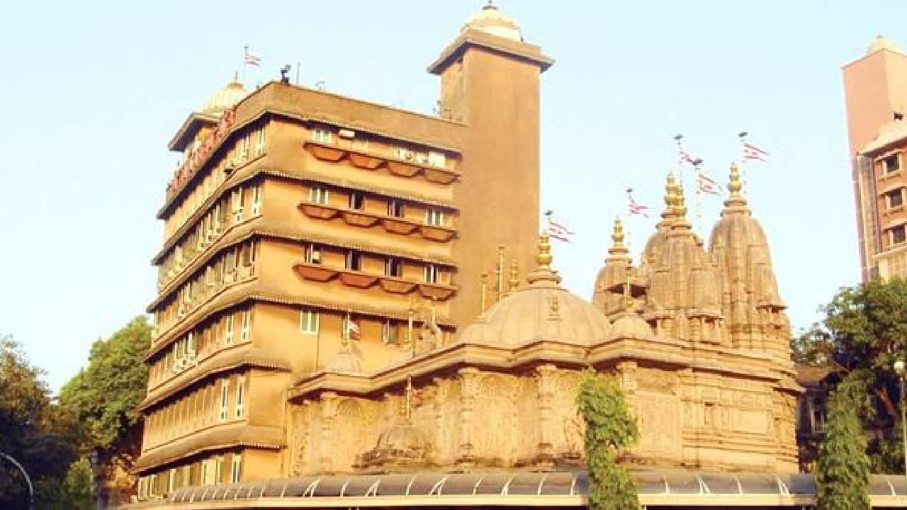 मुख्यमंत्र्यांनी BAPS च्या मूल्याधारित उपक्रमांचे कौतुक केले, जे सेवा, संस्कार आणि एकात्मतेच्या माध्यमातून समाजाला प्रेरणा देत आहेत. त्यांनी मंदिर परिसरात काही वेळ घालवून तेथील शांत व आध्यात्मिक वातावरणाचा अनुभव घेतला.