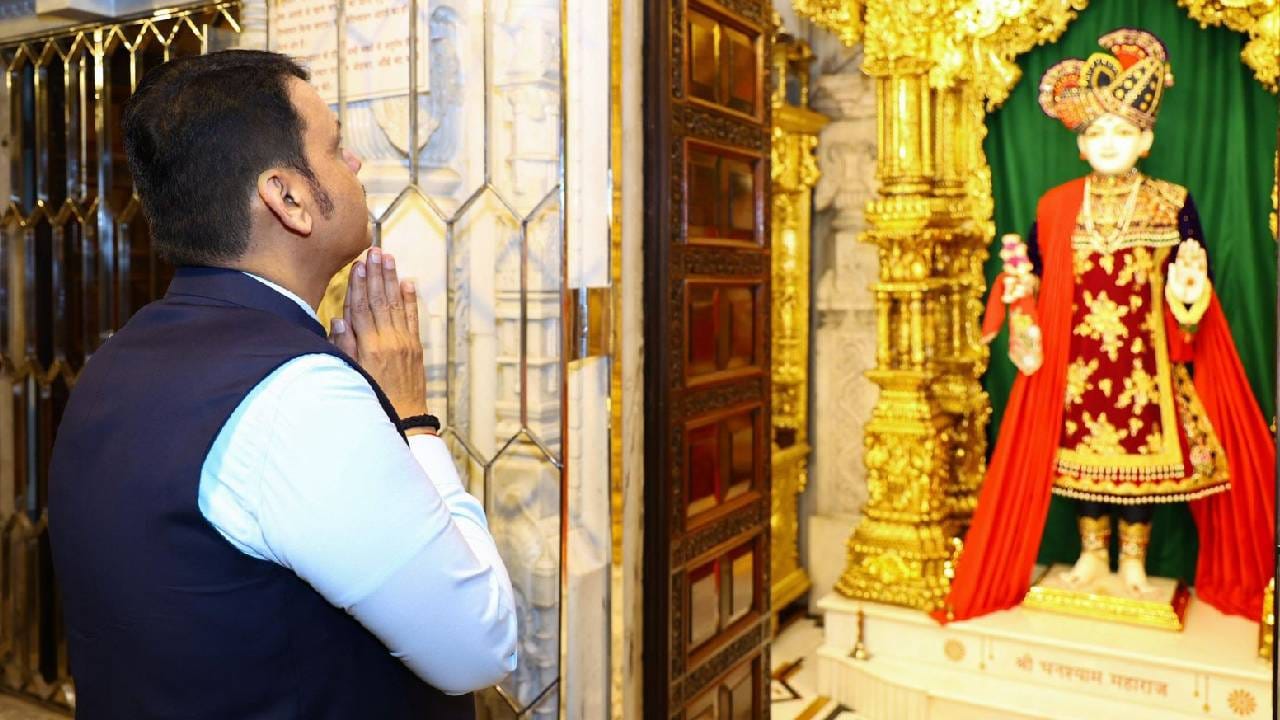 महाराष्ट्राचे माननीय मुख्यमंत्री देवेंद्र फडणवीस यांनी मुंबईतील बाप्स स्वामिनारायण मंदिर येथे भेट देऊन भगवान स्वामीनारायणांचे भक्तिभावाने दर्शन घेतले आणि प्रार्थना अर्पण केली.