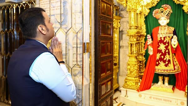 महाराष्ट्राचे माननीय मुख्यमंत्री देवेंद्र फडणवीस यांनी मुंबईतील बाप्स स्वामिनारायण मंदिर येथे भेट देऊन भगवान स्वामीनारायणांचे भक्तिभावाने दर्शन घेतले आणि प्रार्थना अर्पण केली.