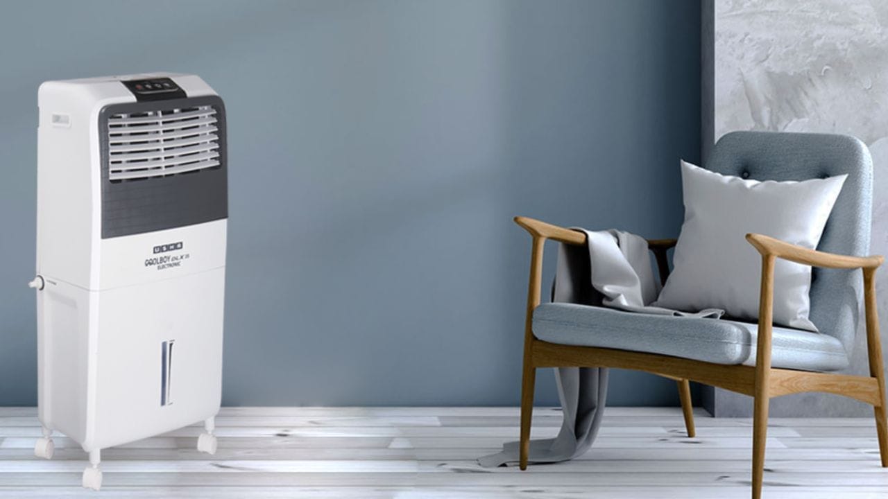 सध्या बाजारात उपलब्ध असलेल्या कुलरचे पॉवर रेटिंग त्यांच्या आकारानुसार वेगवेगळे असते. उदाहरणार्थ, लहान पर्सनल कुलर १०० ते १५० वॅट्स वीज वापरतात, तर मोठे डेझर्ट कुलर २०० ते २५० वॅट्सपर्यंत वीज वापरतात.