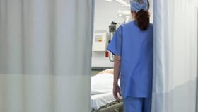 पोटात दुखू लागल्याने मुलीला हॉस्पिटलमध्ये नेले अन् समोर आलेलं सत्य.