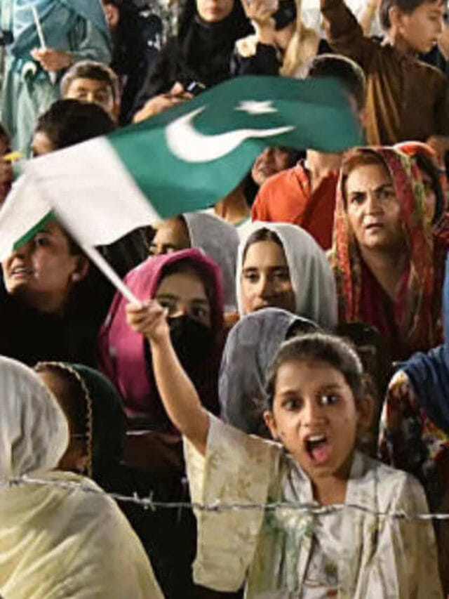 पाकिस्तानात 1 लाख रुपये महिना कमावणारे लोक किती ? धक्कादायक आकडेवारी…