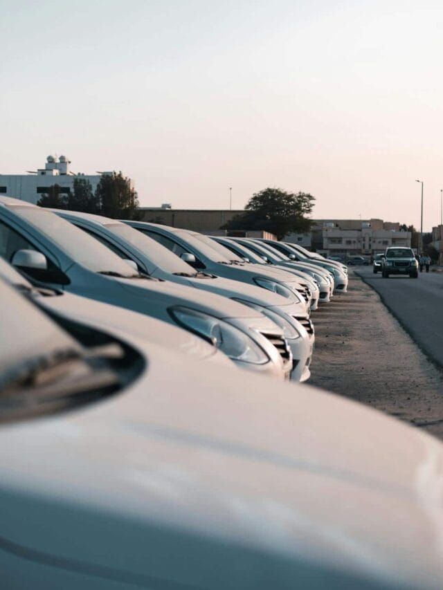 10 लाख रुपयांच्या आत येणाऱ्या बेस्ट कार कोणत्या ?