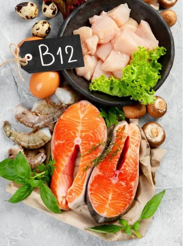 व्हिटामिन्स B12 च्या कमतरतेने काय होते, कोणत्या पदार्थात ते असते ?