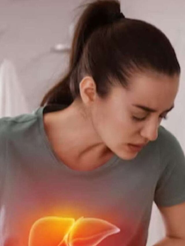 पायात दिसली ही लक्षणे तर समजा लिव्हरचे फंक्शन नीट नाही…