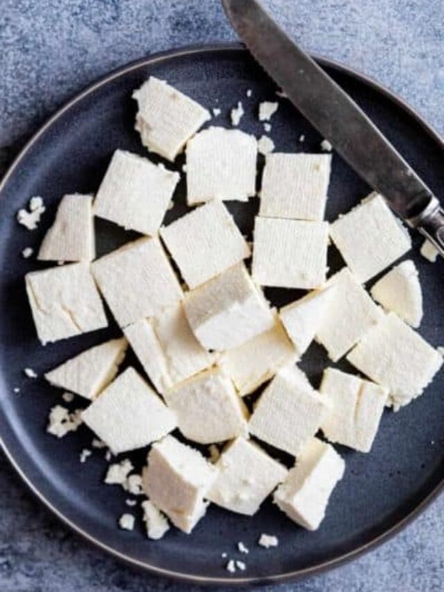 कोणत्या लोकांनी पनीर अजिबात खाऊ नये ?